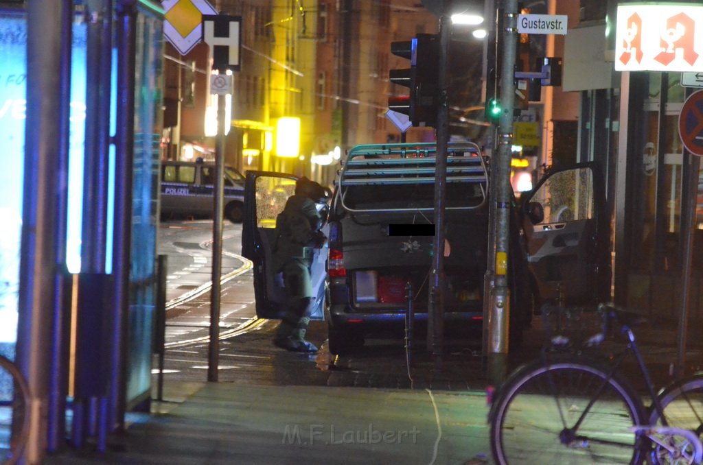 Einsatz BF Verdaechtiges Fahrzeug Koeln Suelz Zuelpischerstr Gustavstr P64.JPG - Miklos Laubert